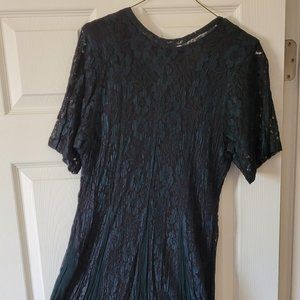 Nostalgia Green Short Sleeved Maxi Floral Print 'Crinkle' Dress Size M